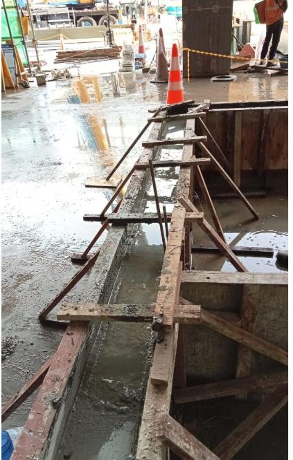 Reinforced concrete civil and architecture works at an industrial site