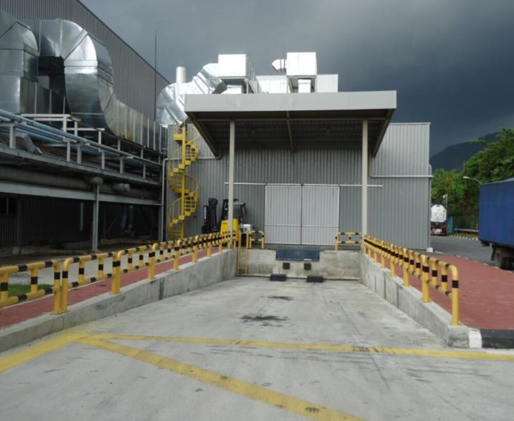 Container loading bay construction at an industrial facility